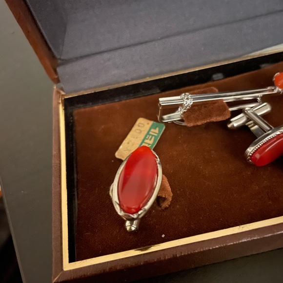Grande-A carnelian Cuff Links and tie Bar - Picture 3 of 5
